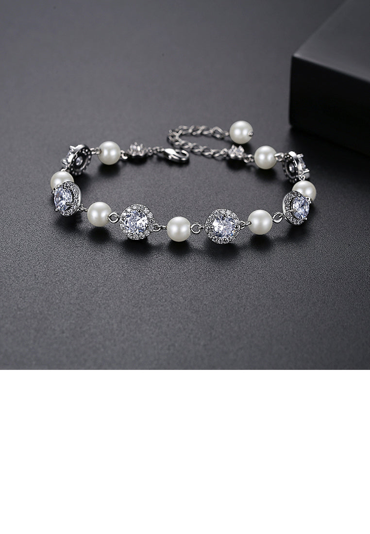 Fashion and Elegant Geometric Round Imitation Pearl Bracelet with Cubic Zirconia - Luxurious Look