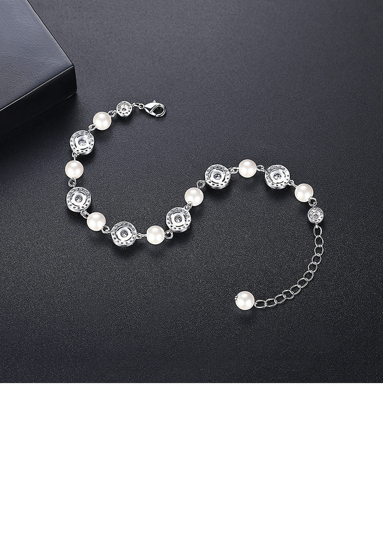 Fashion and Elegant Geometric Round Imitation Pearl Bracelet with Cubic Zirconia - Luxurious Look