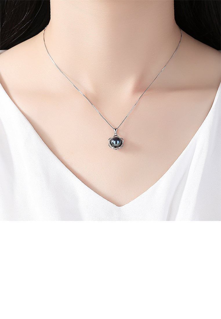 925 Sterling Silver Elegant Fashion Flower Black Freshwater Pearl Pendant with Necklace - Luxurious Look