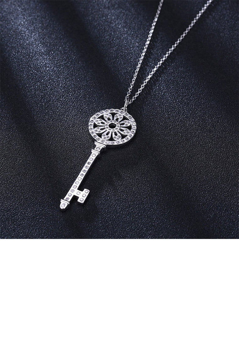 925 Sterling Silver Elegant Key Pendant with Austrian Element Crystal and Necklace