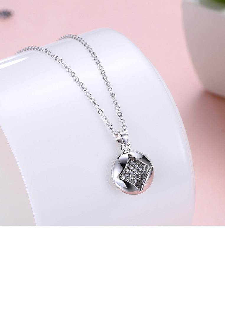 925 Sterling Silver Simple Geometric Round Pendant with Cubic Zircon and Necklace
