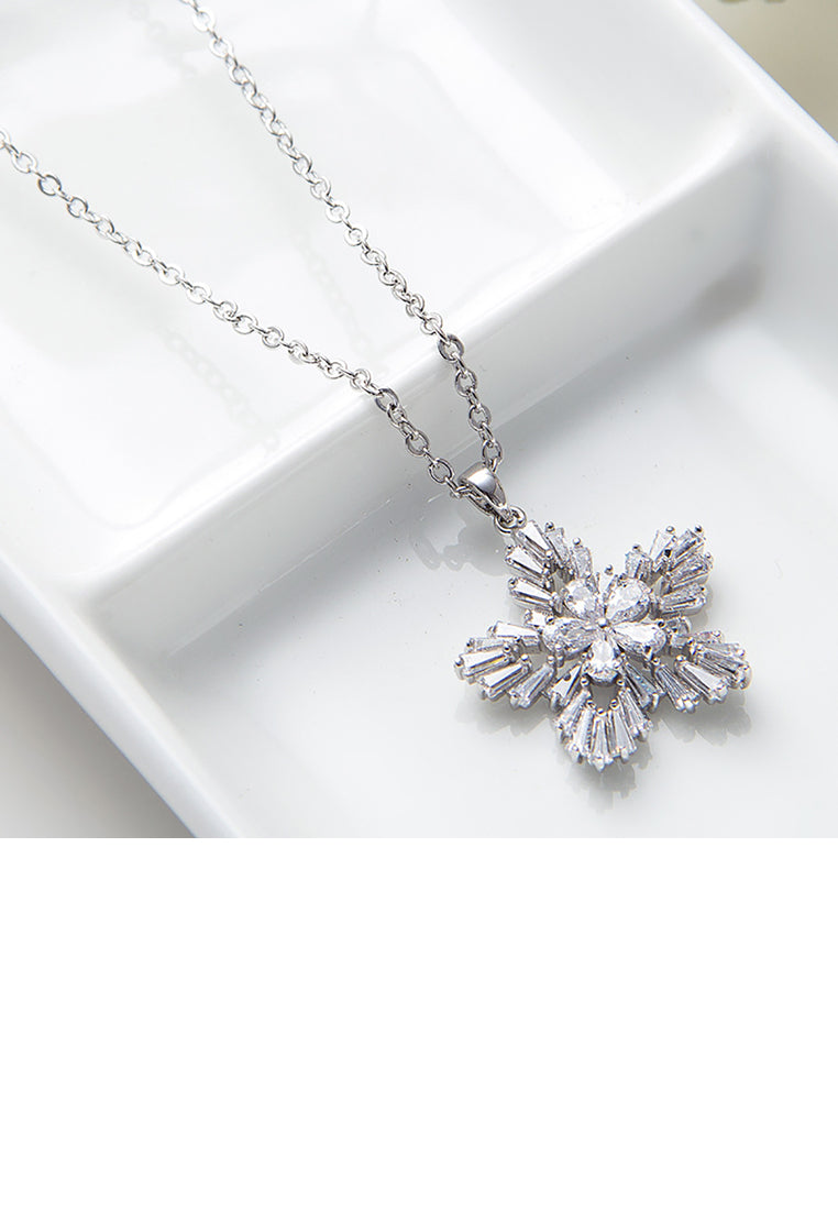 Elegant Bright Flower Pendant with Cubic Zirconia and Necklace - Luxurious Look