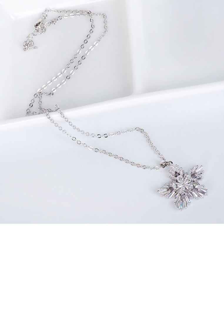 Elegant Bright Flower Pendant with Cubic Zirconia and Necklace - Luxurious Look