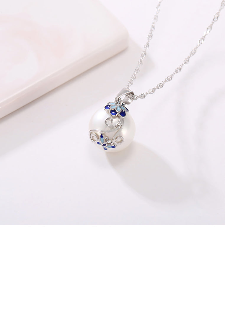 925 Sterling Silver Elegant Simple Butterfly Freshwater Pearl Pendant with Necklace - Luxurious Look