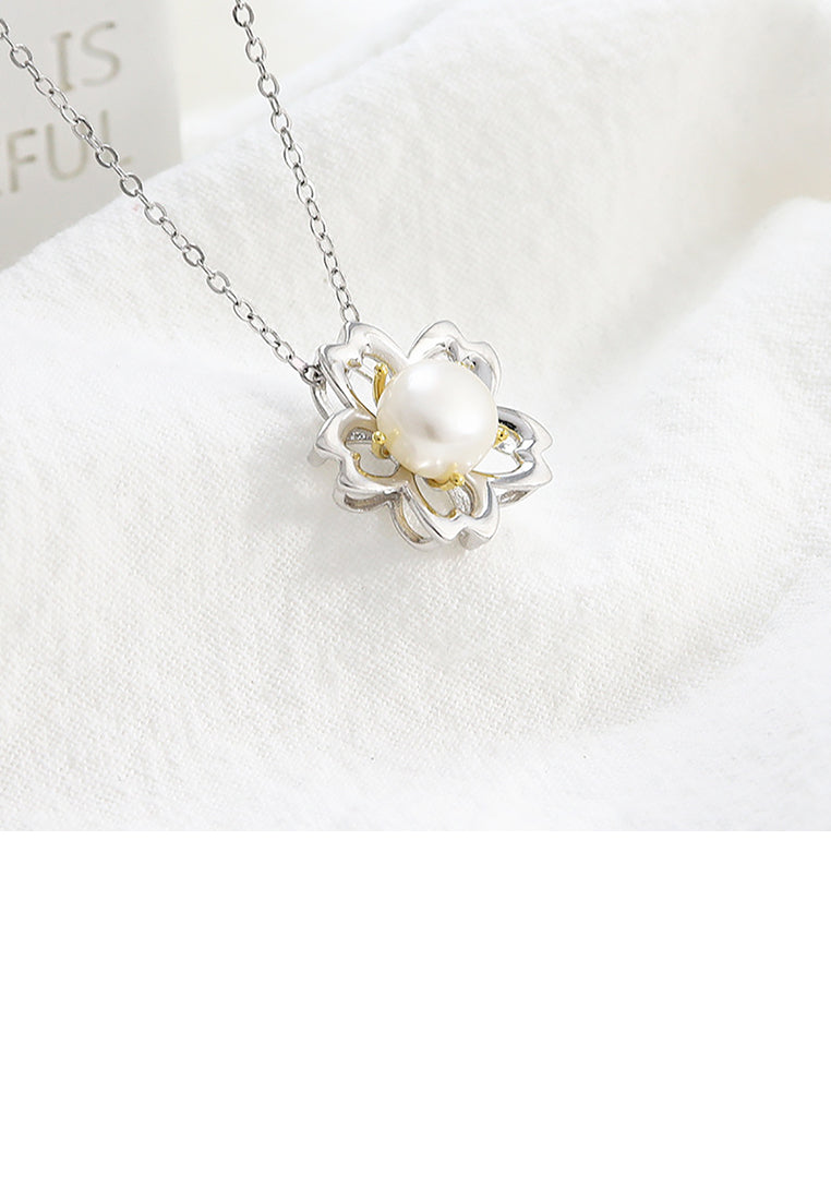 925 Sterling Silver Fashion Elegant Flower White Freshwater Pearl Pendant with Necklace - Luxurious Look