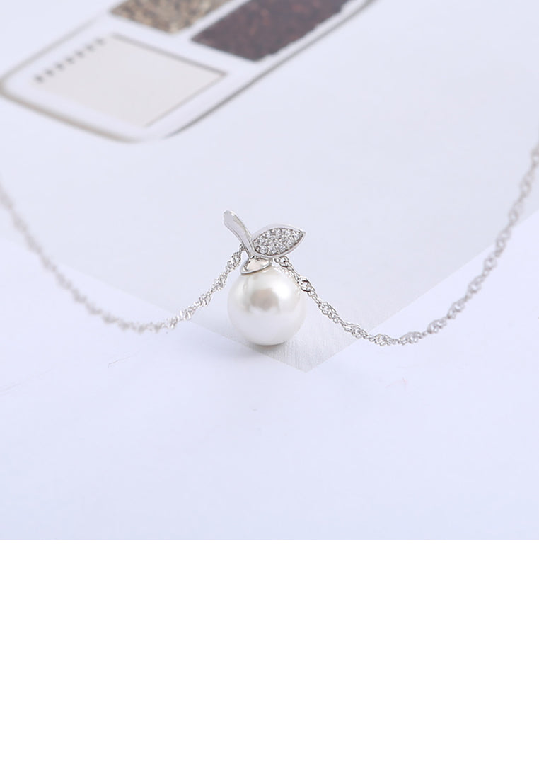 925 Sterling Silver Fashion Elegant Leaf Freshwater Pearl Pendant with Cubic Zirconia and Necklace - Luxurious Look