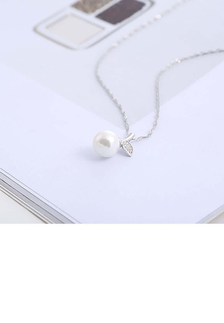 925 Sterling Silver Fashion Elegant Leaf Freshwater Pearl Pendant with Cubic Zirconia and Necklace - Luxurious Look