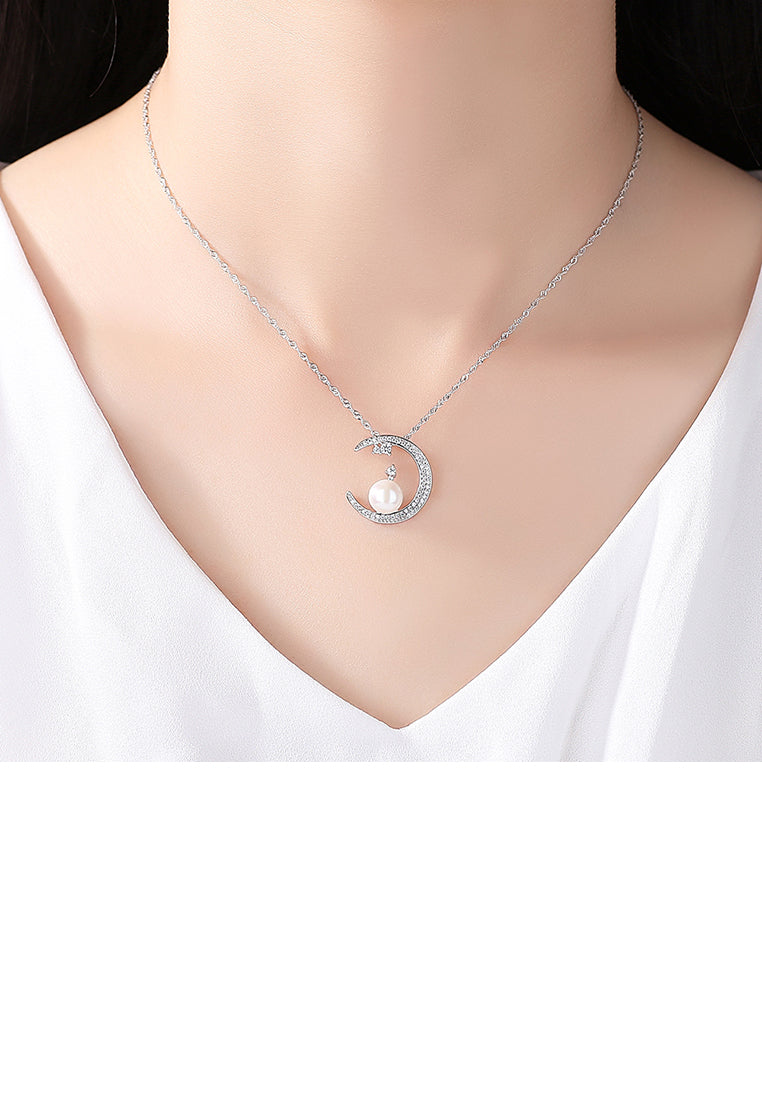925 Sterling Silver Simple Bright Moon White Freshwater Pearl Pendant with Cubic Zirconia and Necklace - Luxurious Look