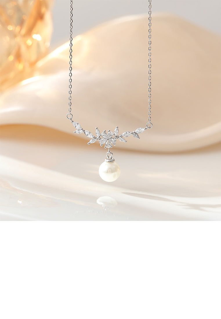 925 Sterling Silver Fashion Temperament Flower Imitation Pearl Pendant with Cubic Zirconia and Necklace - Luxurious Look
