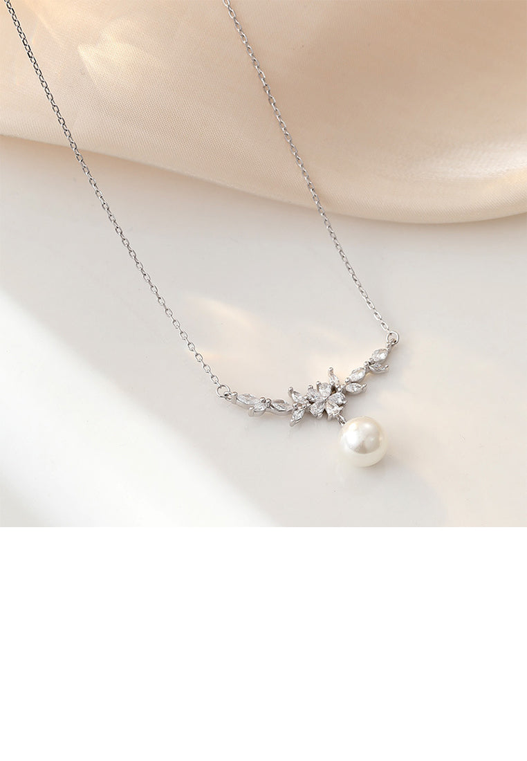 925 Sterling Silver Fashion Temperament Flower Imitation Pearl Pendant with Cubic Zirconia and Necklace - Luxurious Look