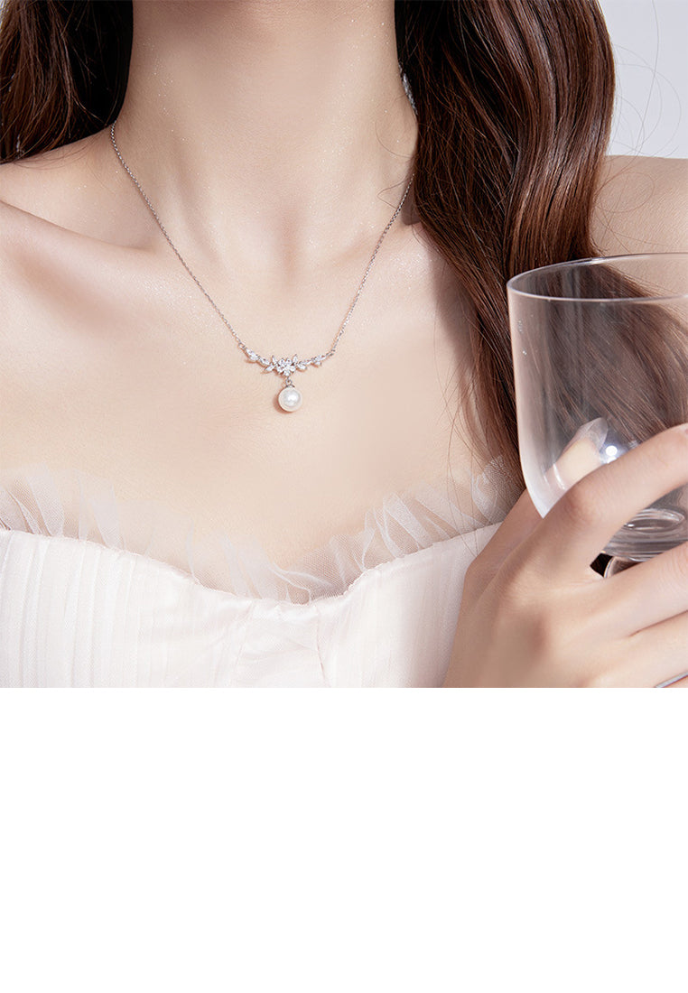 925 Sterling Silver Fashion Temperament Flower Imitation Pearl Pendant with Cubic Zirconia and Necklace - Luxurious Look