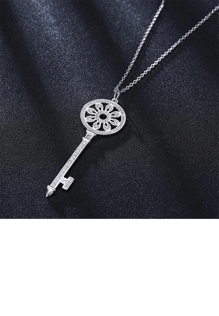 925 Sterling Silver Fashion Elegant Key Pattern Pendant with Austrian Element Crystal and Necklace
