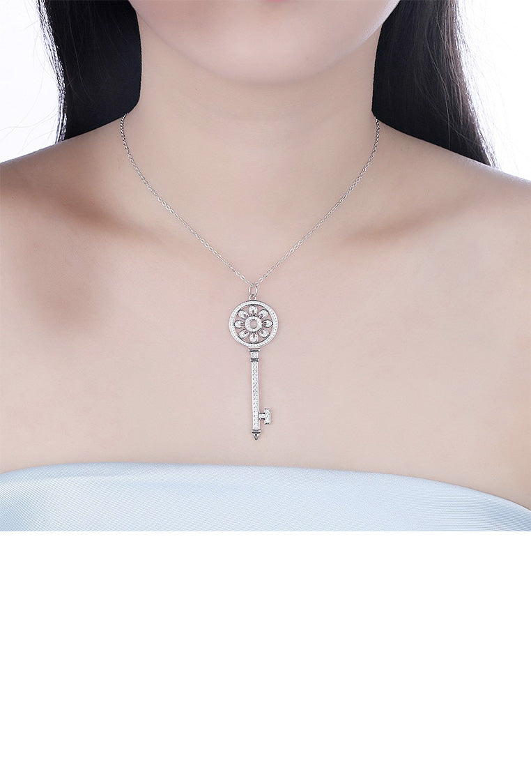 925 Sterling Silver Fashion Elegant Key Pattern Pendant with Austrian Element Crystal and Necklace