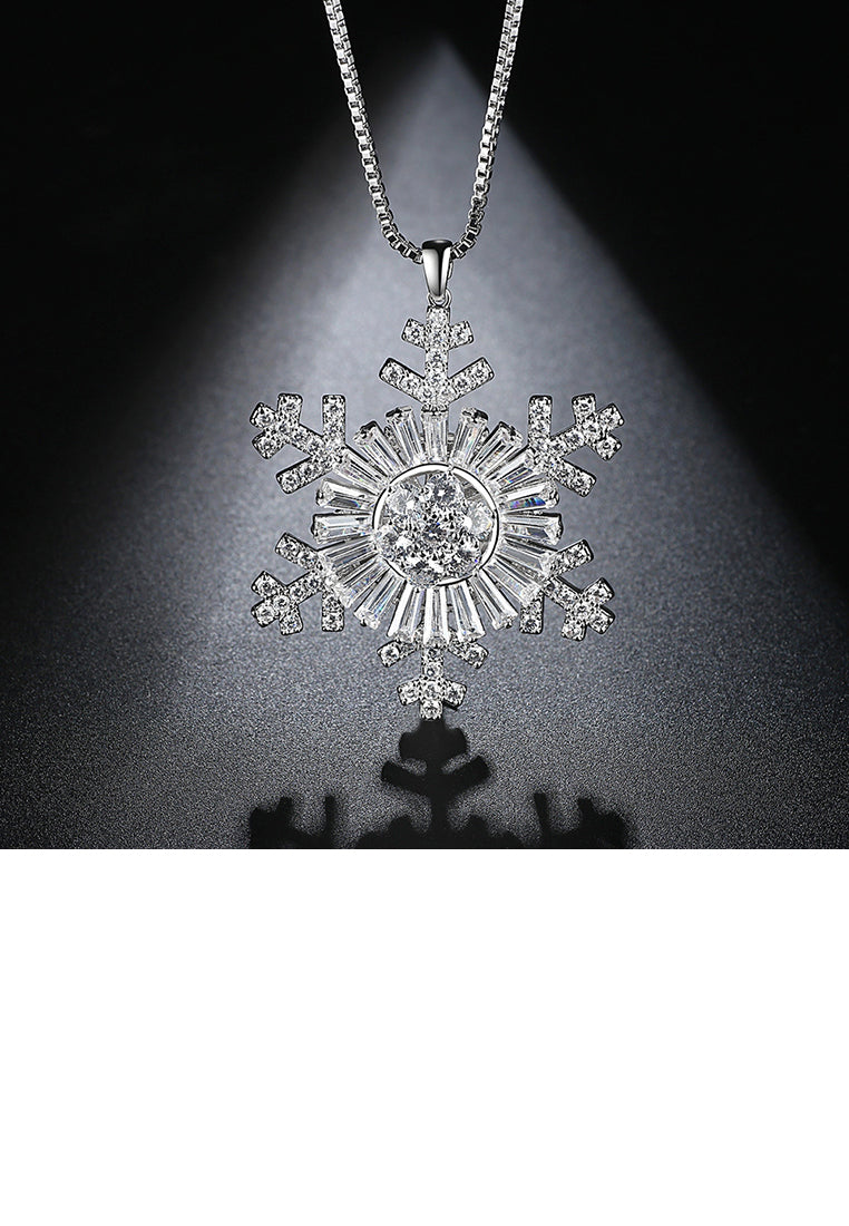 Fashion and Elegant Snowflake Pendant with Cubic Zirconia and Necklace - Luxurious Look