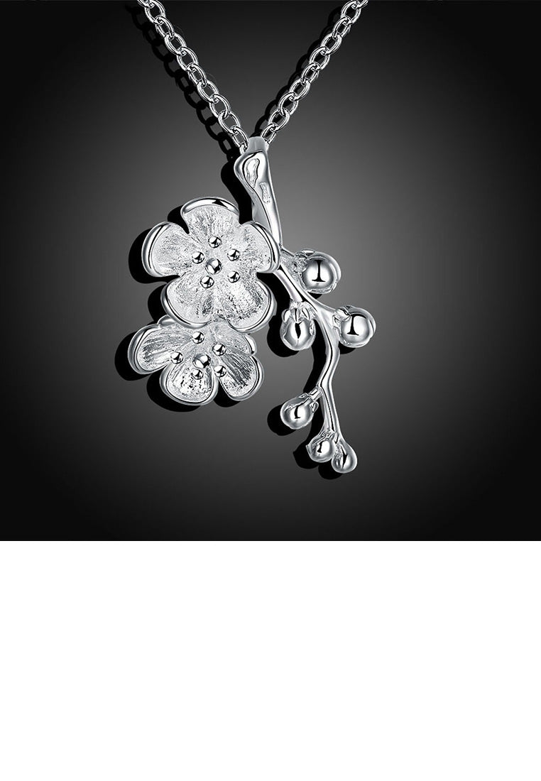 Stylish Elegant Plum Pendant with Necklace