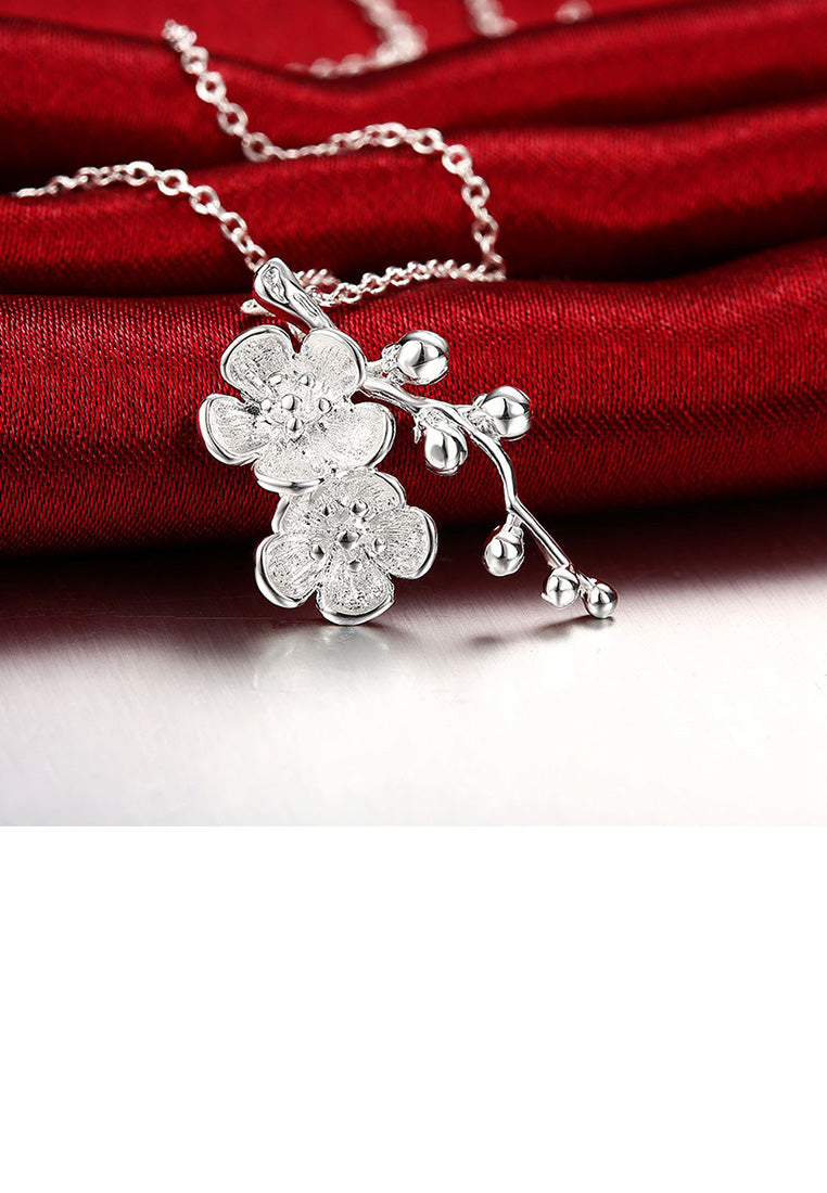 Stylish Elegant Plum Pendant with Necklace