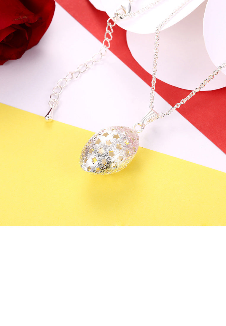 Simple and Fashion Oval Hollow Star Pendant with Necklace