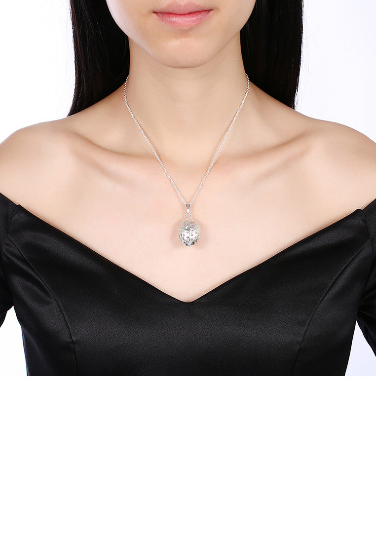 Simple and Fashion Oval Hollow Star Pendant with Necklace