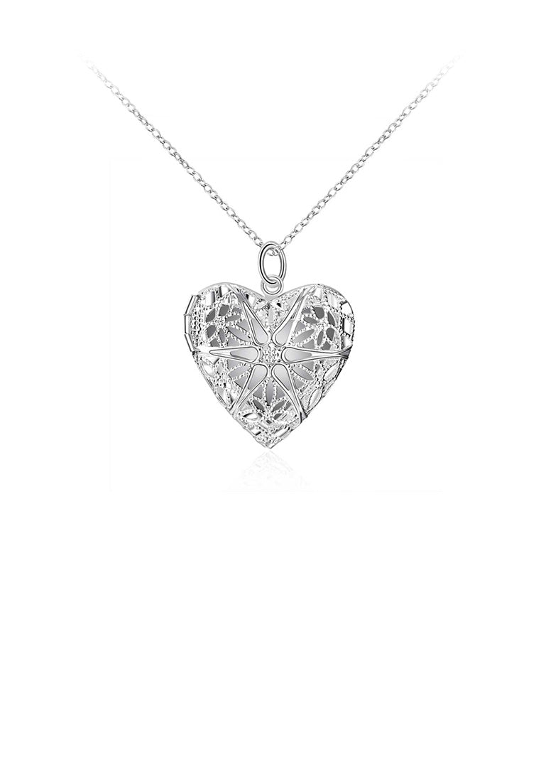 Fashion Romantic Hollow Heart Pendant with Necklace