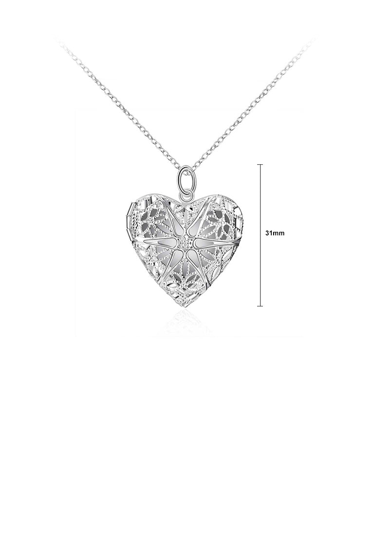 Fashion Romantic Hollow Heart Pendant with Necklace