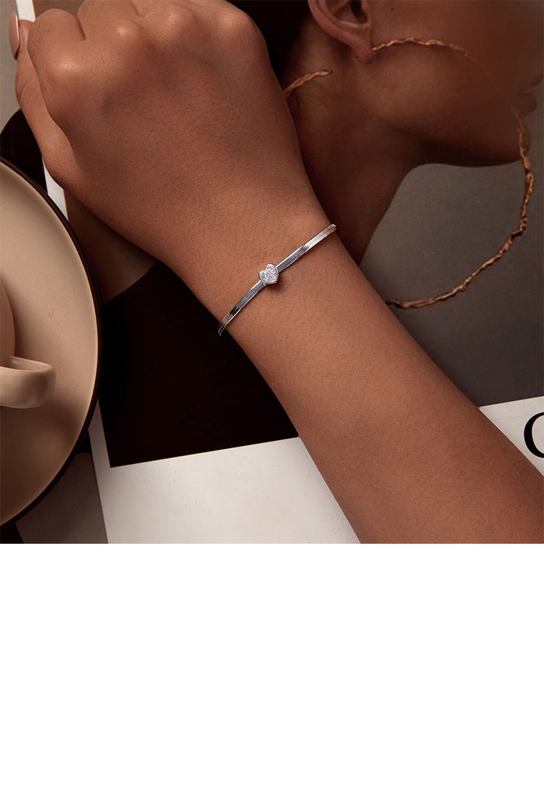 925 Sterling Silver Simple Fashion Heart Shape Bracelet with Cubic Zirconia - Luxurious Look