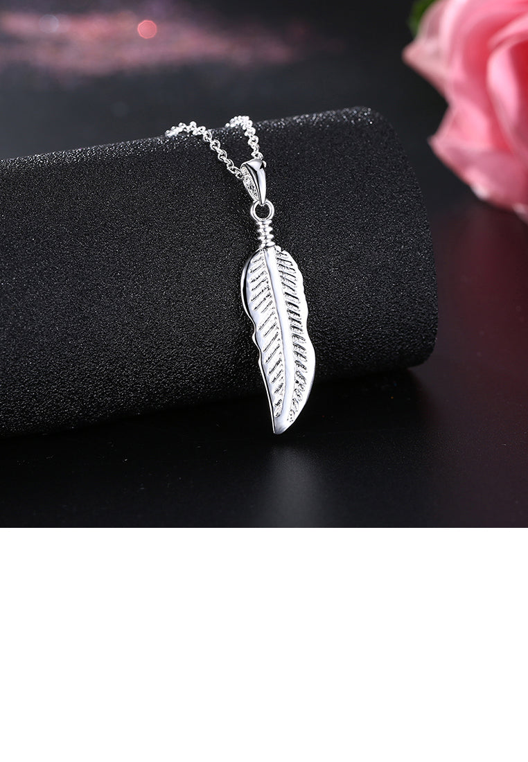 Simple Feather Pendant with Necklace