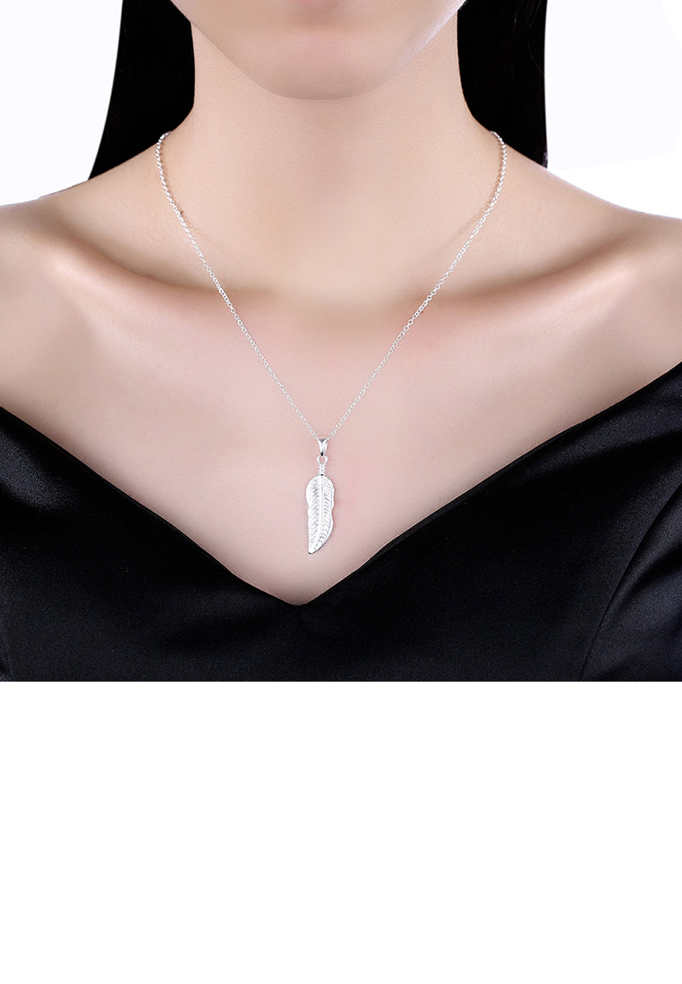 Simple Feather Pendant with Necklace