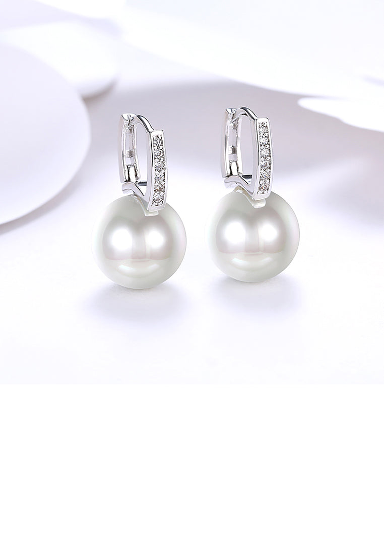Elegant and Elegant Pearl Earrings with Cubic Zircon - Luxurious Look