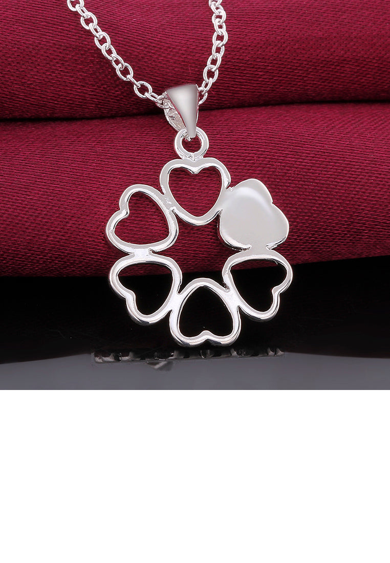 Fashion Simple Heart Flower Pendant with Necklace