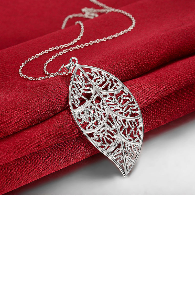 Fashion Hollow Leaf Pendant with Necklace
