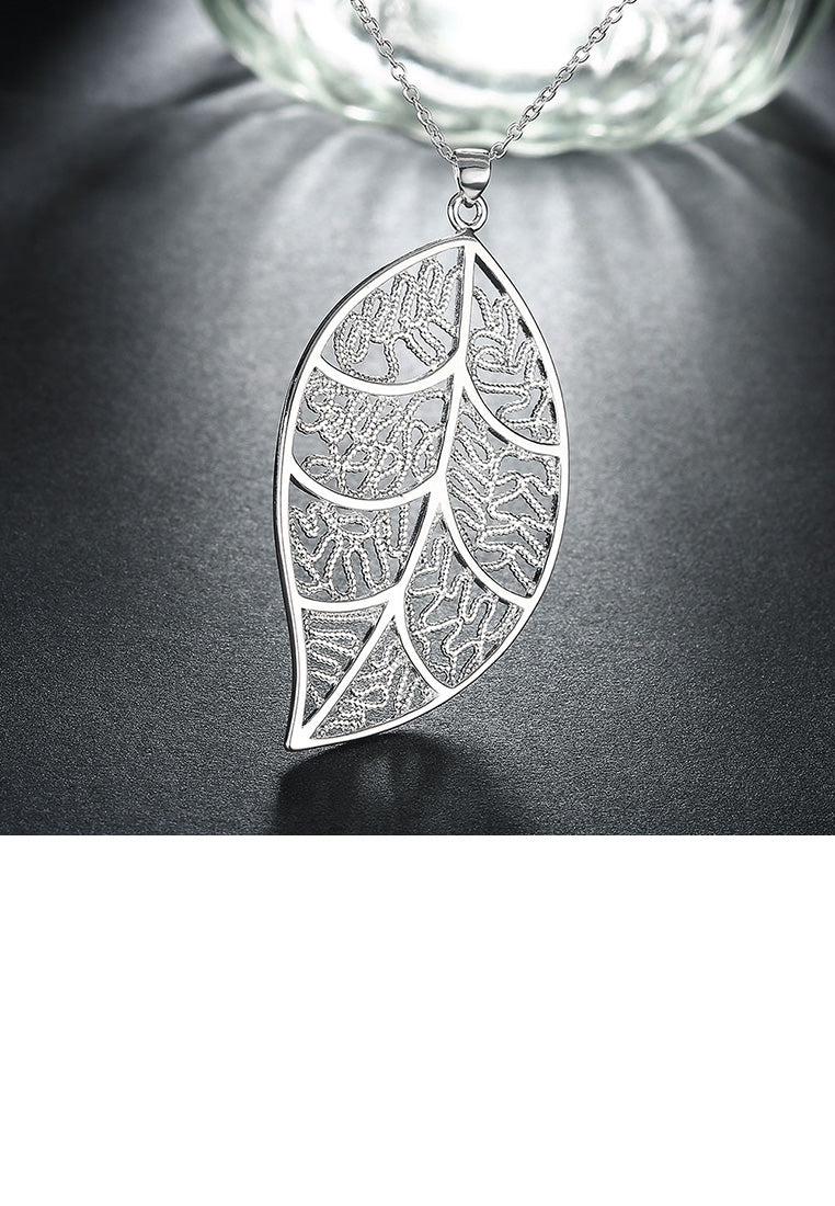 Fashion Hollow Leaf Pendant with Necklace