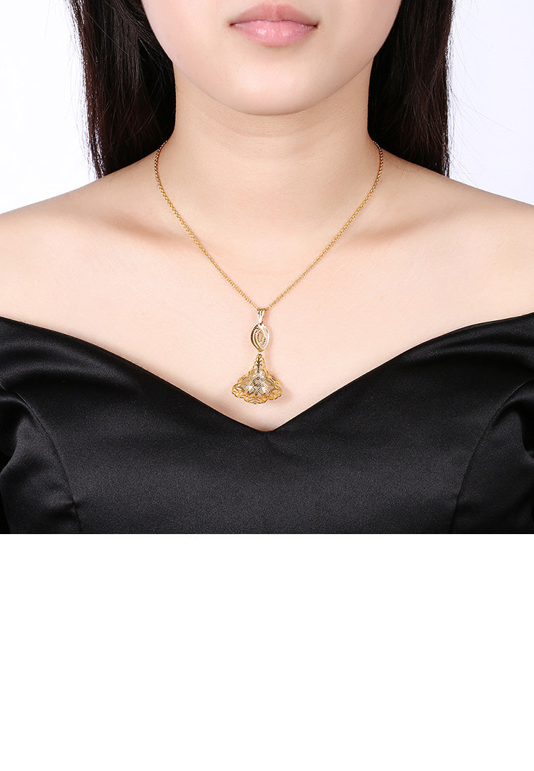 Fashion Golden Flower Pendant with Necklace