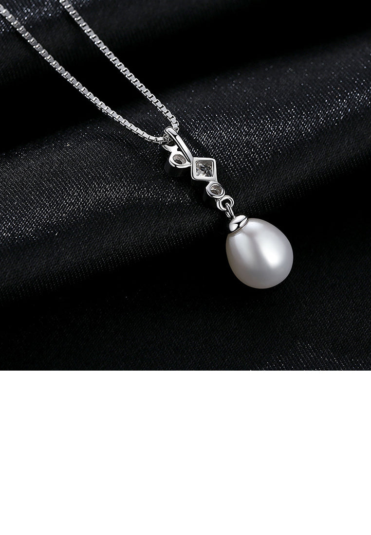 925 Sterling Silver Fashion and Elegant Geometric White Freshwater Pearl Pendant with Cubic Zirconia and Necklace - Luxurious Look