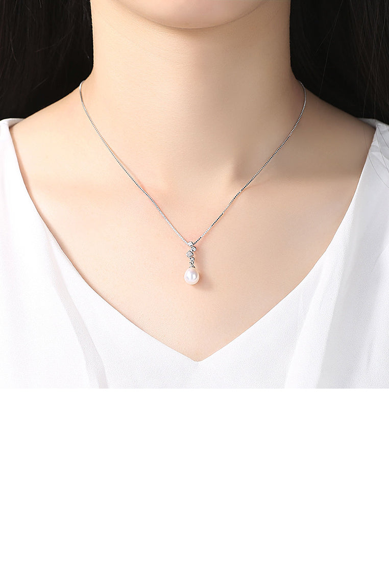925 Sterling Silver Fashion and Elegant Geometric White Freshwater Pearl Pendant with Cubic Zirconia and Necklace - Luxurious Look