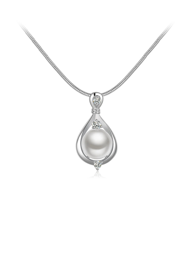 Elegant Drop-shaped Pendant with Fashion Pearls and Necklace