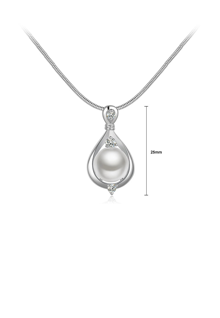 Elegant Drop-shaped Pendant with Fashion Pearls and Necklace
