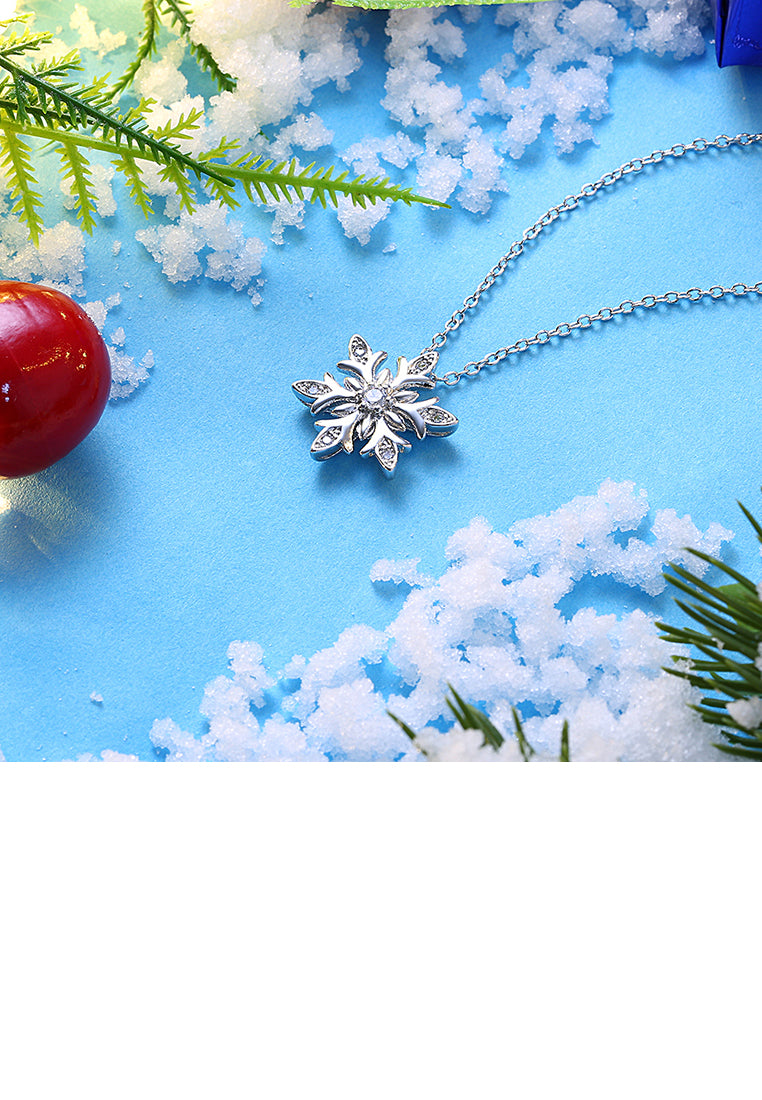 Fashion Snowflake Pendant with Cubic Zircon and Necklace