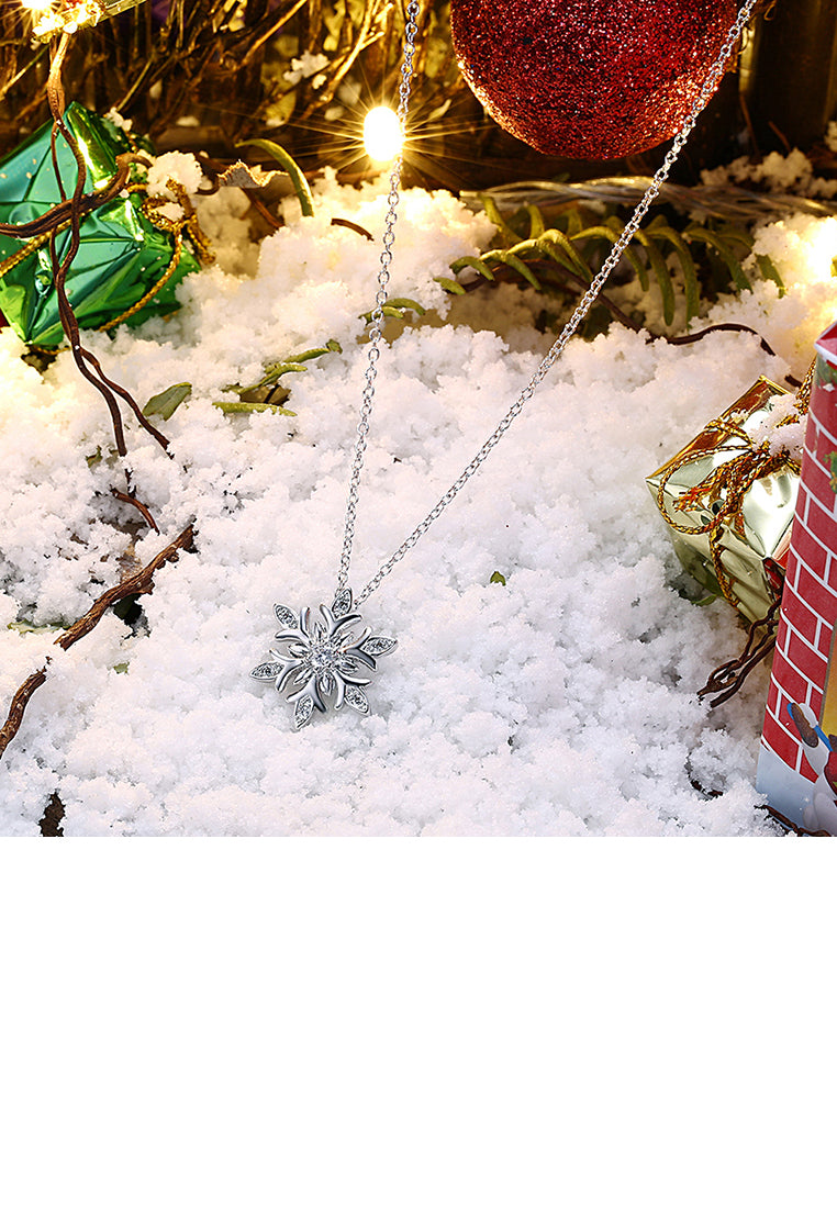 Fashion Snowflake Pendant with Cubic Zircon and Necklace