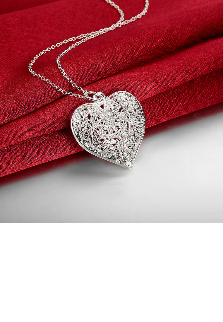 Simple Hollow Heart Pendant with Necklace