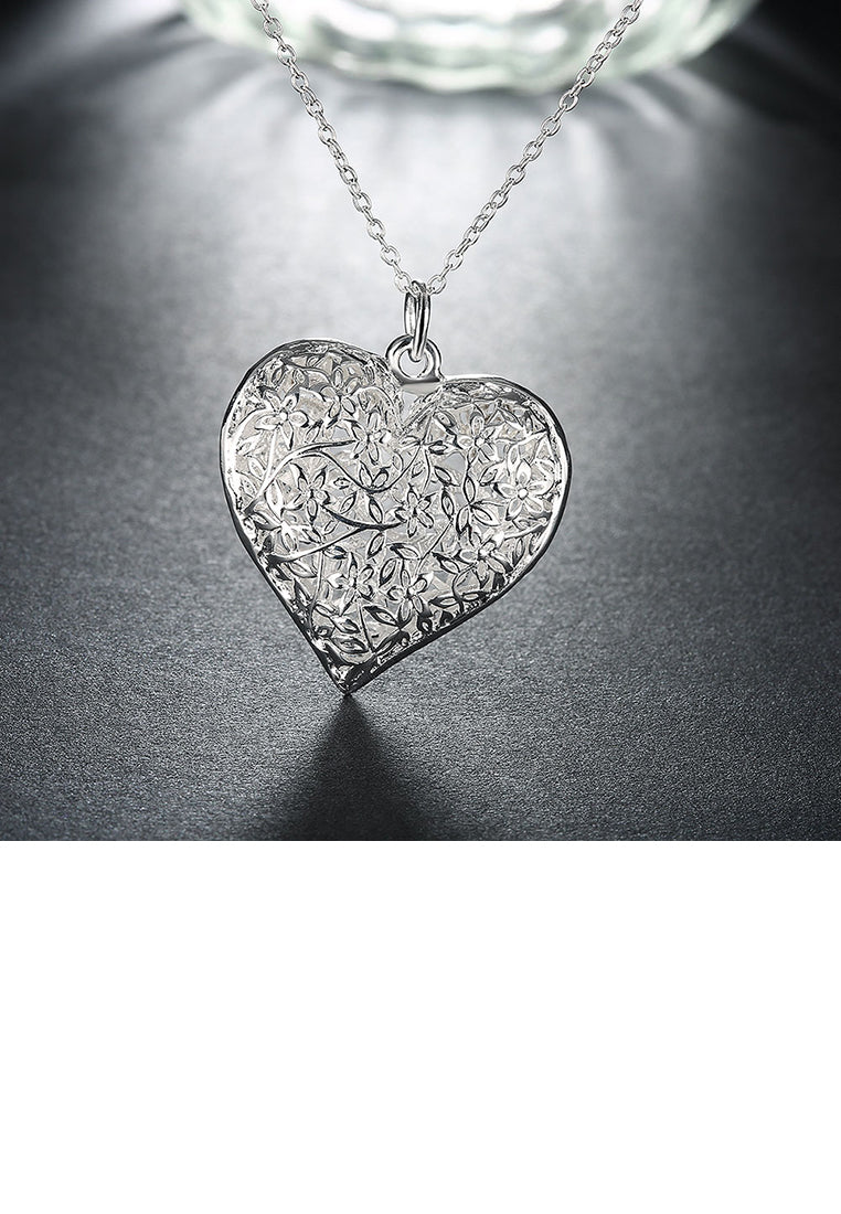 Simple Hollow Heart Pendant with Necklace