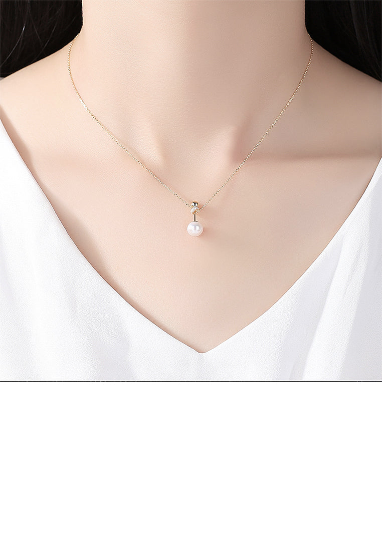 925 Sterling Silver Plated Gold Simple Fashion Geometric Round White Freshwater Pearl Pendant with Cubic Zircon and Necklace - Luxurious Look
