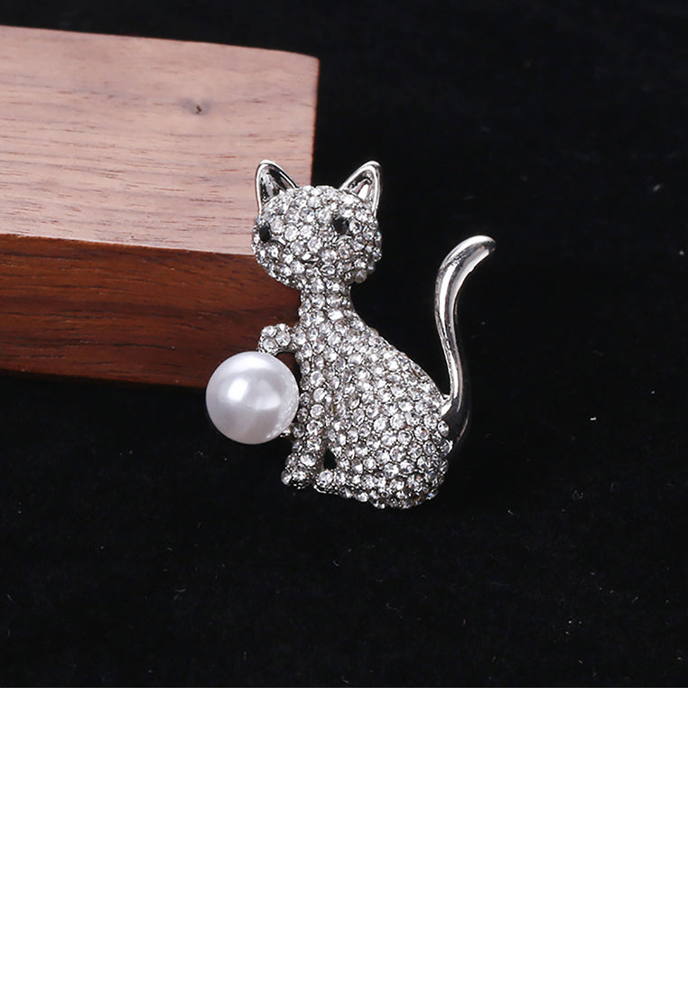 Bright and Cute Cat Imitation Pearl Brooch with Cubic Zirconia - Luxurious Look