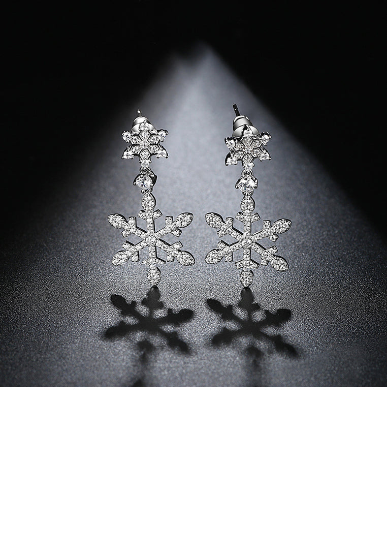 Fashion and Elegant Snowflake Earrings with Cubic Zirconia - Luxurious Look