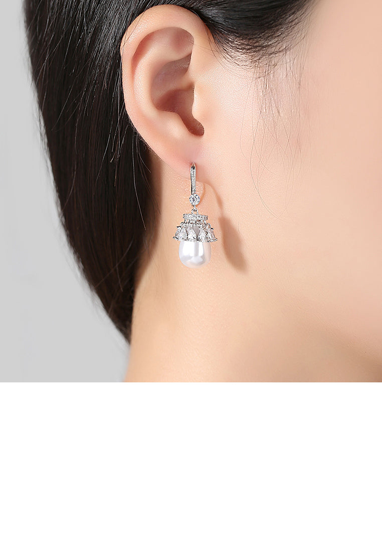 Elegant and Simple Geometric Water Drop-shaped Imitation Pearl Earrings with Cubic Zirconia - Luxurious Look