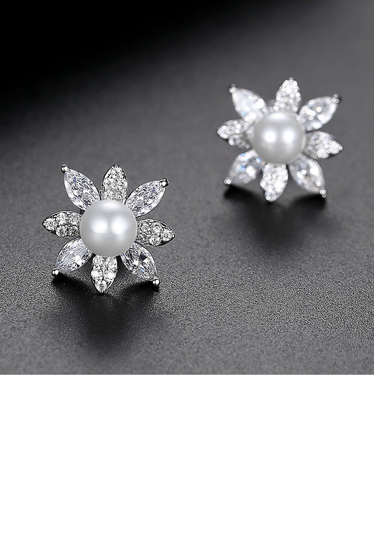 Fashion and Elegant Flower Imitation Pearl Stud Earrings with Cubic Zirconia - Luxurious Look