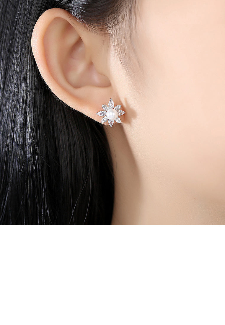 Fashion and Elegant Flower Imitation Pearl Stud Earrings with Cubic Zirconia - Luxurious Look