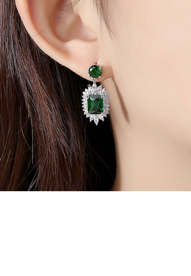 Elegant and Noble Geometric Pattern Earrings with Green Cubic Zirconia - Luxurious Look