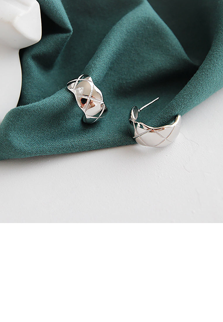 925 Sterling Silver Fashion Simple Diamond Pattern Geometric Stud Earrings