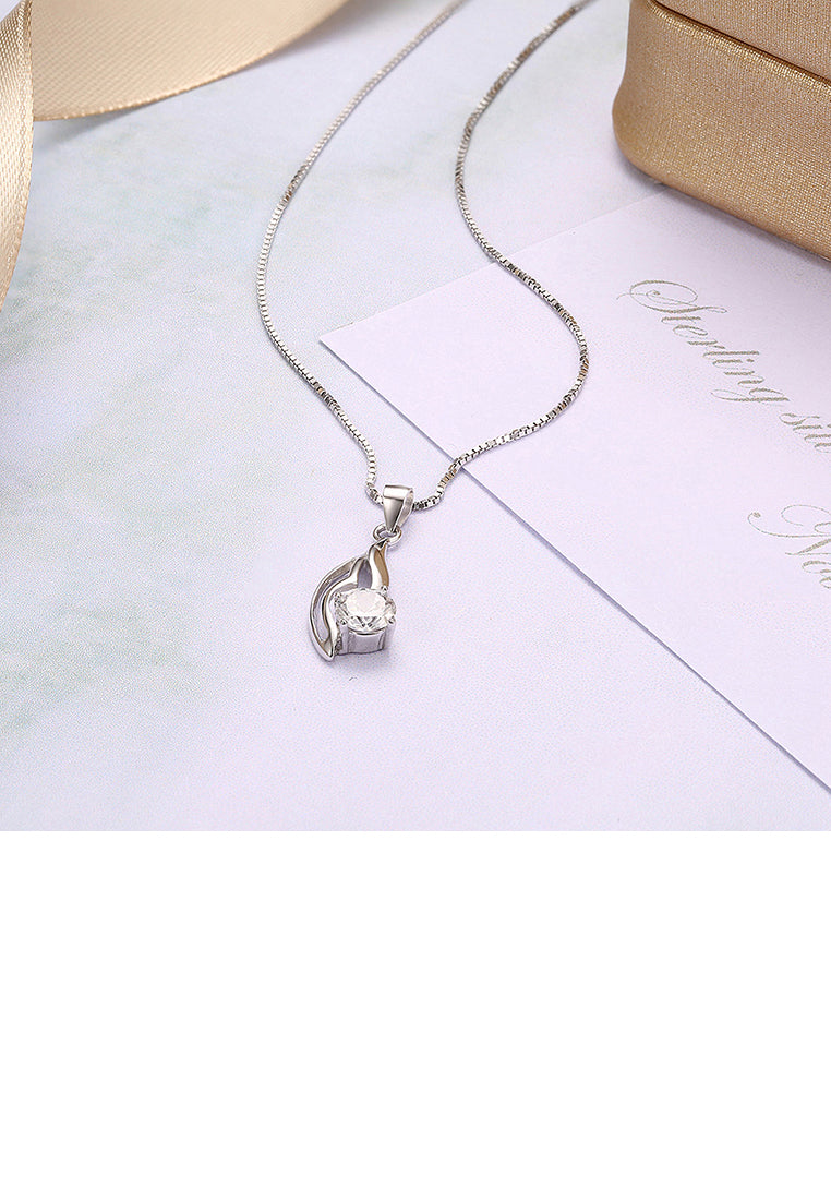 925 Sterling Silver Elegant Simple Leaf Pendant Necklace with Cubic Zircon