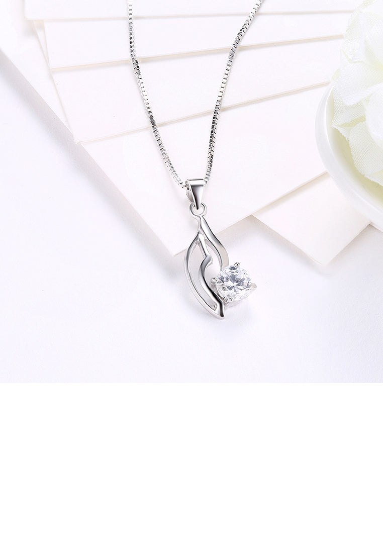925 Sterling Silver Elegant Simple Leaf Pendant Necklace with Cubic Zircon